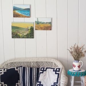 Give a warm feeling to your home with happy paintings